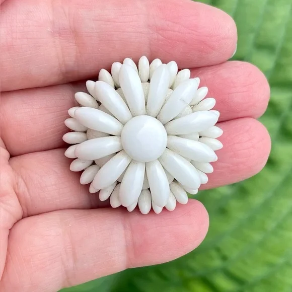 Vintage White Lucite Abstract Flower Brooch - Picture 1 of 4